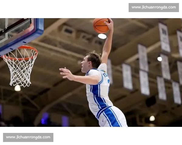 最佳新秀之争白热化:弗拉格、杨翰森与约翰逊的三国杀 最佳新秀之争白热化:弗拉格、杨翰森与约翰逊的三国杀