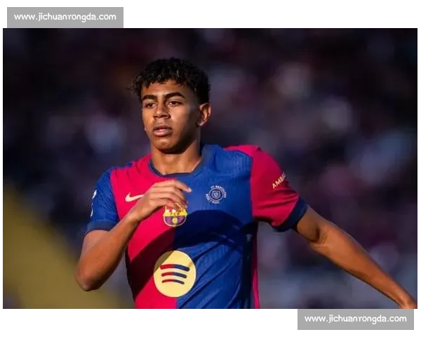 巴萨 10 号新王登基！父亲盛赞：亚马尔远不止于此，未来将书写传奇