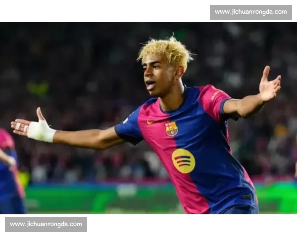 巴萨 10 号新王登基！父亲盛赞：亚马尔远不止于此，未来将书写传奇